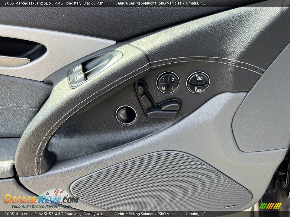 Door Panel of 2005 Mercedes-Benz SL 55 AMG Roadster Photo #3