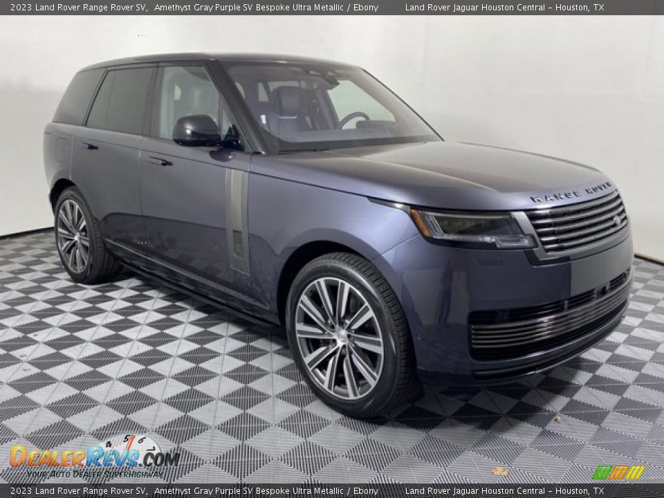 Front 3/4 View of 2023 Land Rover Range Rover SV Photo #12