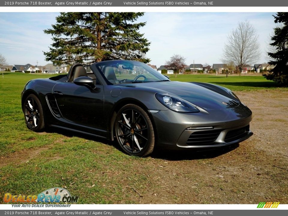 Front 3/4 View of 2019 Porsche 718 Boxster  Photo #2