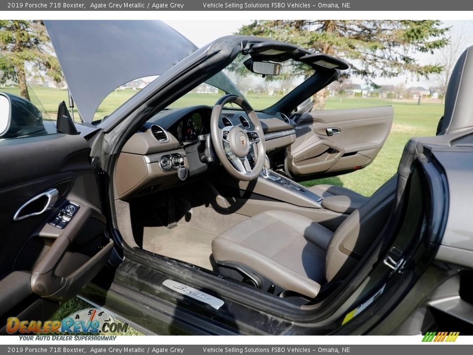 Front Seat of 2019 Porsche 718 Boxster  Photo #36