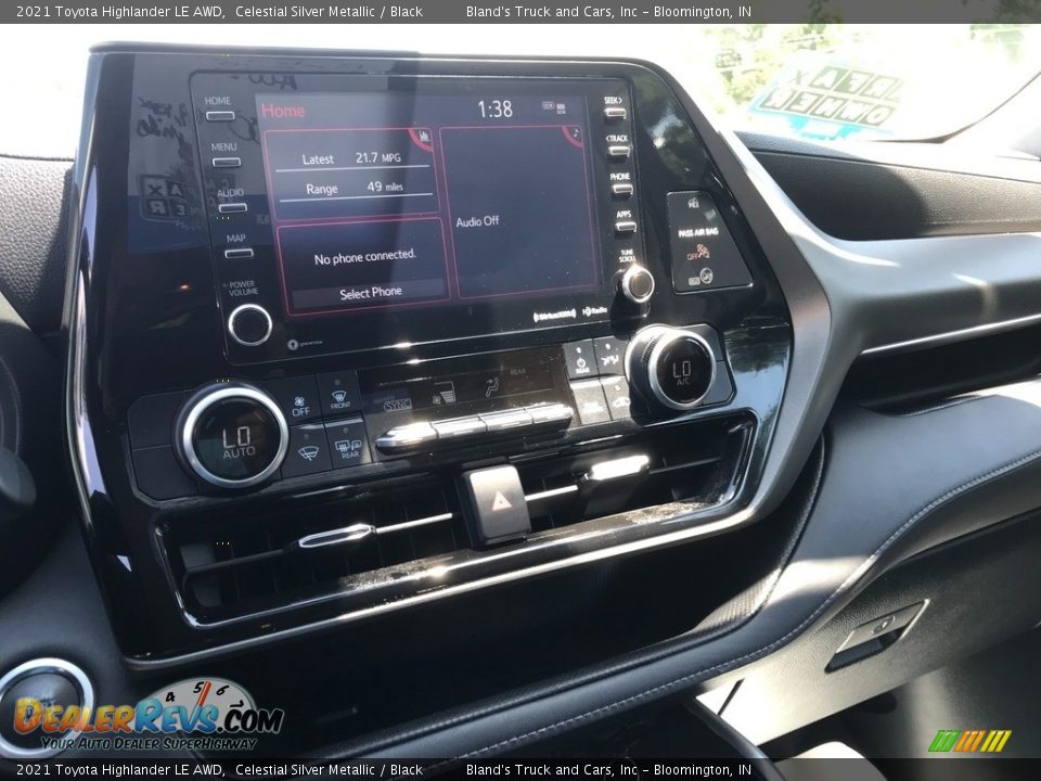 Controls of 2021 Toyota Highlander LE AWD Photo #19