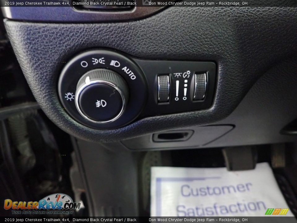 2019 Jeep Cherokee Trailhawk 4x4 Diamond Black Crystal Pearl / Black Photo #17