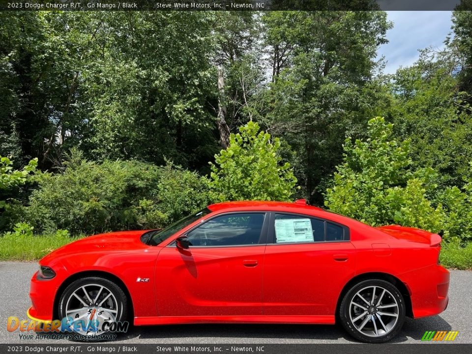 Go Mango 2023 Dodge Charger R/T Photo #1