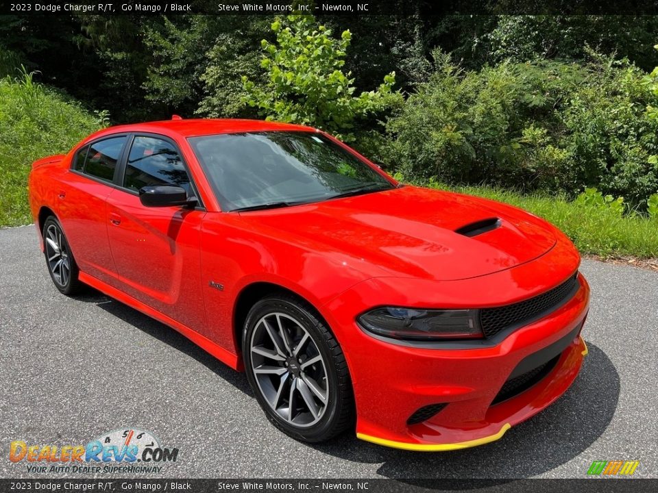 Front 3/4 View of 2023 Dodge Charger R/T Photo #4