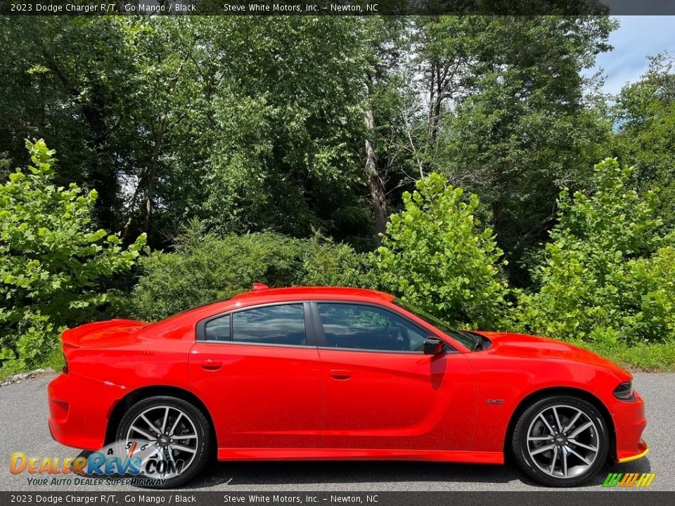 Go Mango 2023 Dodge Charger R/T Photo #5