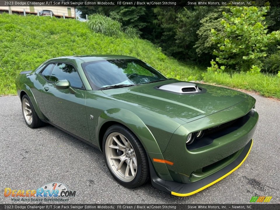 Front 3/4 View of 2023 Dodge Challenger R/T Scat Pack Swinger Edition Widebody Photo #4