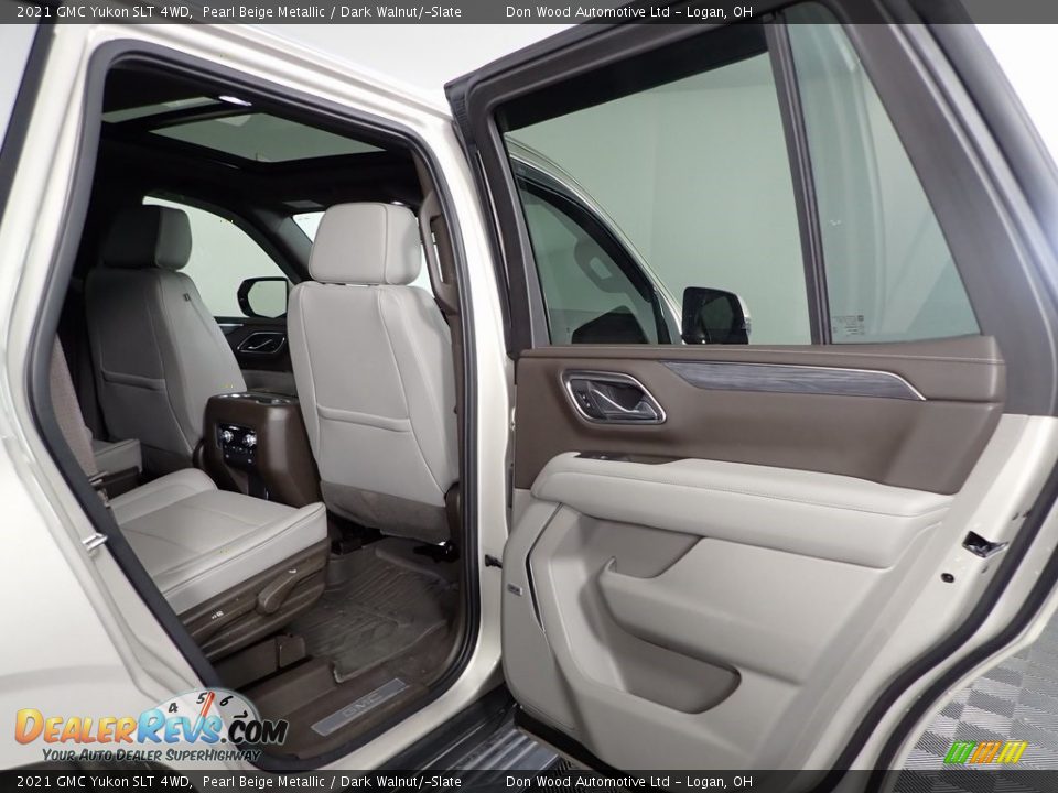 2021 GMC Yukon SLT 4WD Pearl Beige Metallic / Dark Walnut/­Slate Photo #31