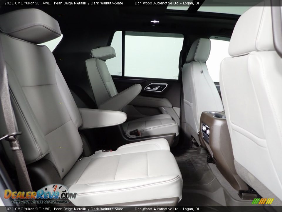 2021 GMC Yukon SLT 4WD Pearl Beige Metallic / Dark Walnut/­Slate Photo #32