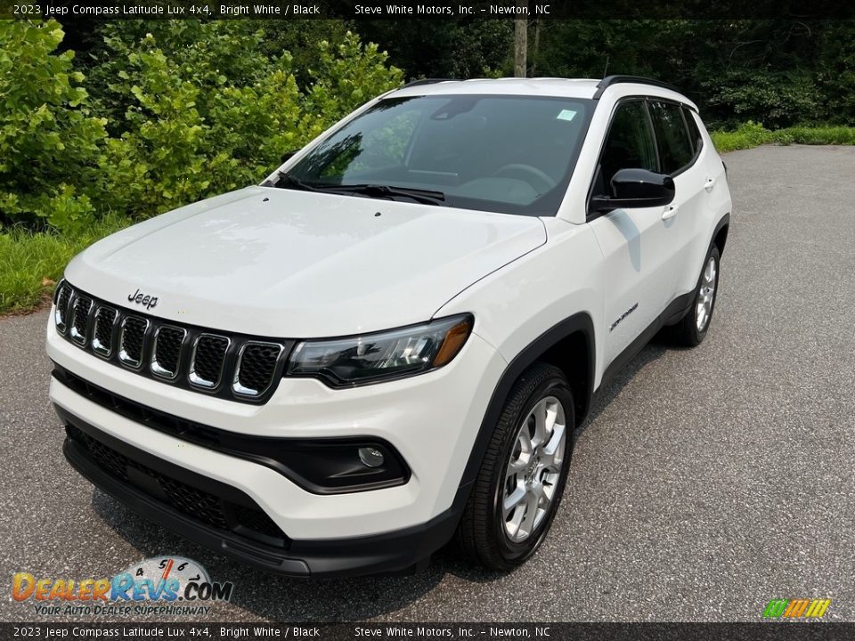 2023 Jeep Compass Latitude Lux 4x4 Bright White / Black Photo #2