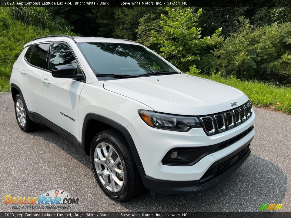 2023 Jeep Compass Latitude Lux 4x4 Bright White / Black Photo #4