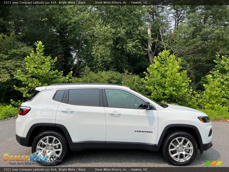 2023 Jeep Compass Latitude Lux 4x4 Bright White / Black Photo #5