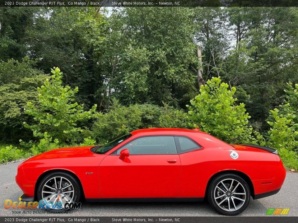 Go Mango 2023 Dodge Challenger R/T Plus Photo #1