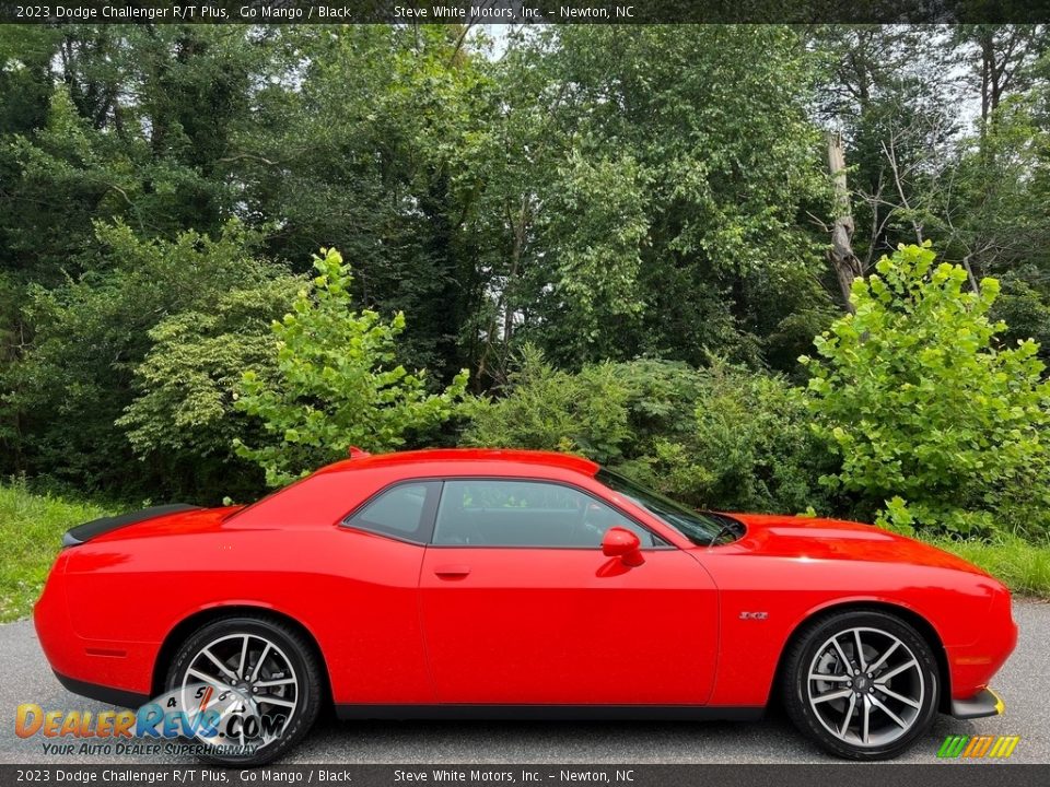 Go Mango 2023 Dodge Challenger R/T Plus Photo #5