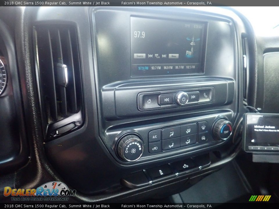 Controls of 2018 GMC Sierra 1500 Regular Cab Photo #19