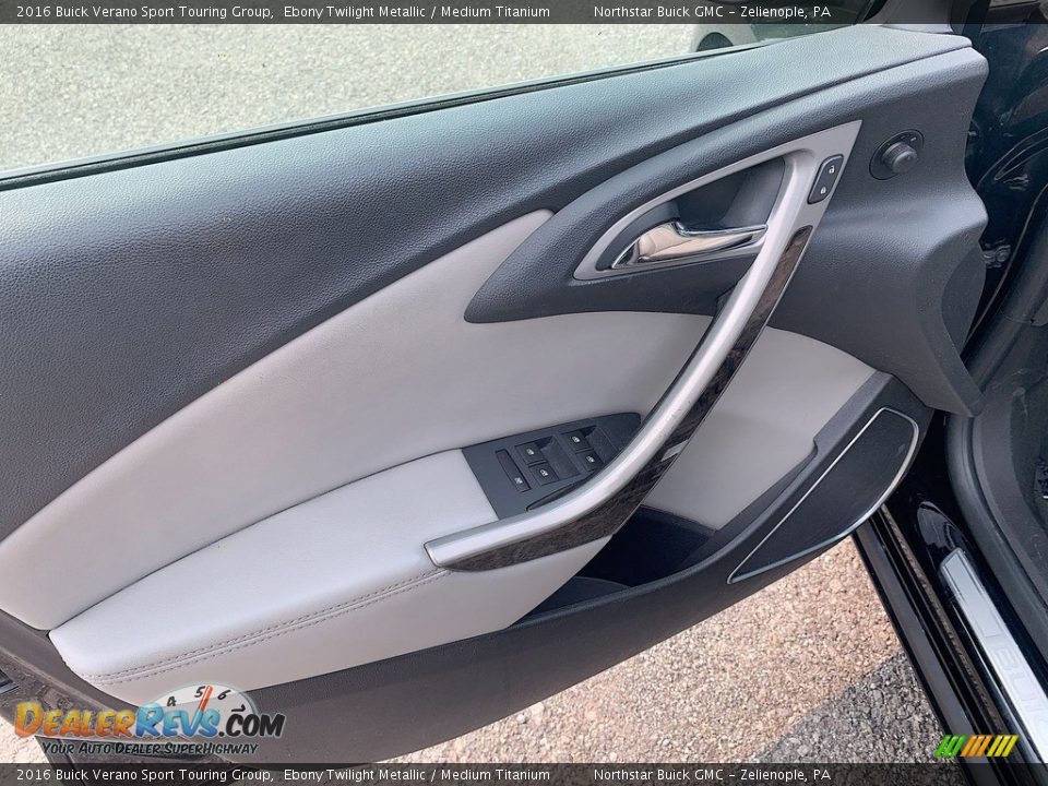 Door Panel of 2016 Buick Verano Sport Touring Group Photo #11