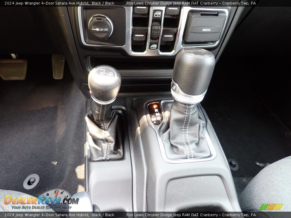 2024 Jeep Wrangler 4-Door Sahara 4xe Hybrid Shifter Photo #15