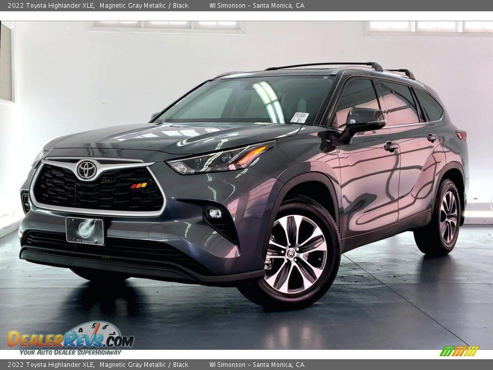 Magnetic Gray Metallic 2022 Toyota Highlander XLE Photo #12