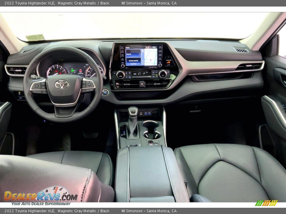 Dashboard of 2022 Toyota Highlander XLE Photo #15