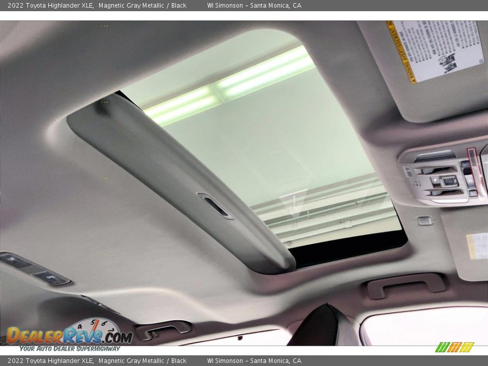 Sunroof of 2022 Toyota Highlander XLE Photo #25