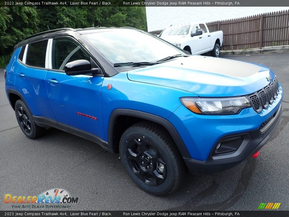 Front 3/4 View of 2023 Jeep Compass Trailhawk 4x4 Photo #8