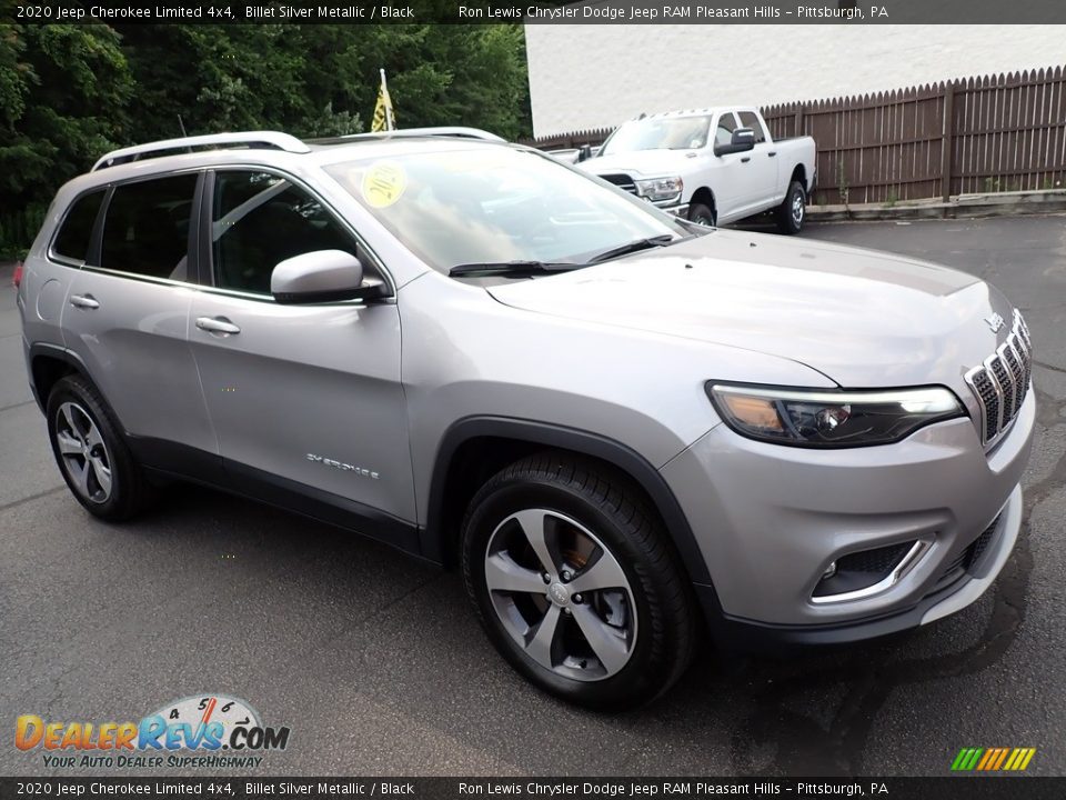 Front 3/4 View of 2020 Jeep Cherokee Limited 4x4 Photo #8
