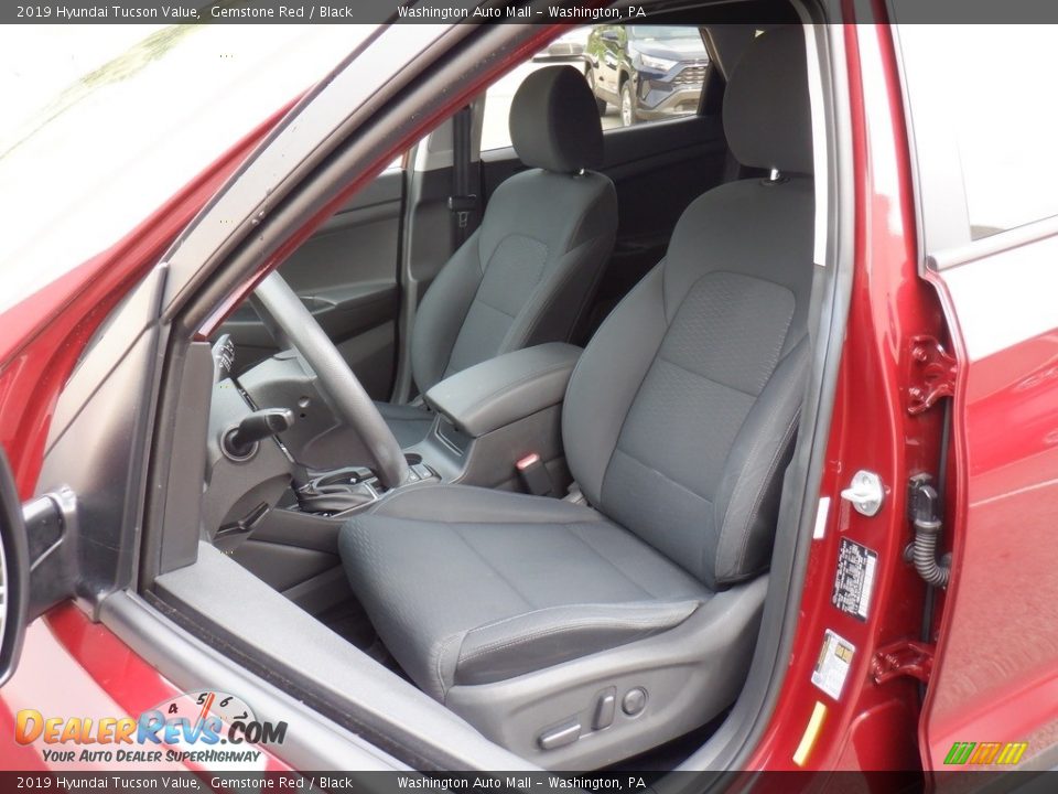 Front Seat of 2019 Hyundai Tucson Value Photo #22