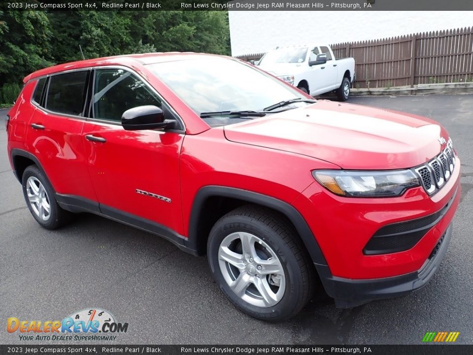 Front 3/4 View of 2023 Jeep Compass Sport 4x4 Photo #8