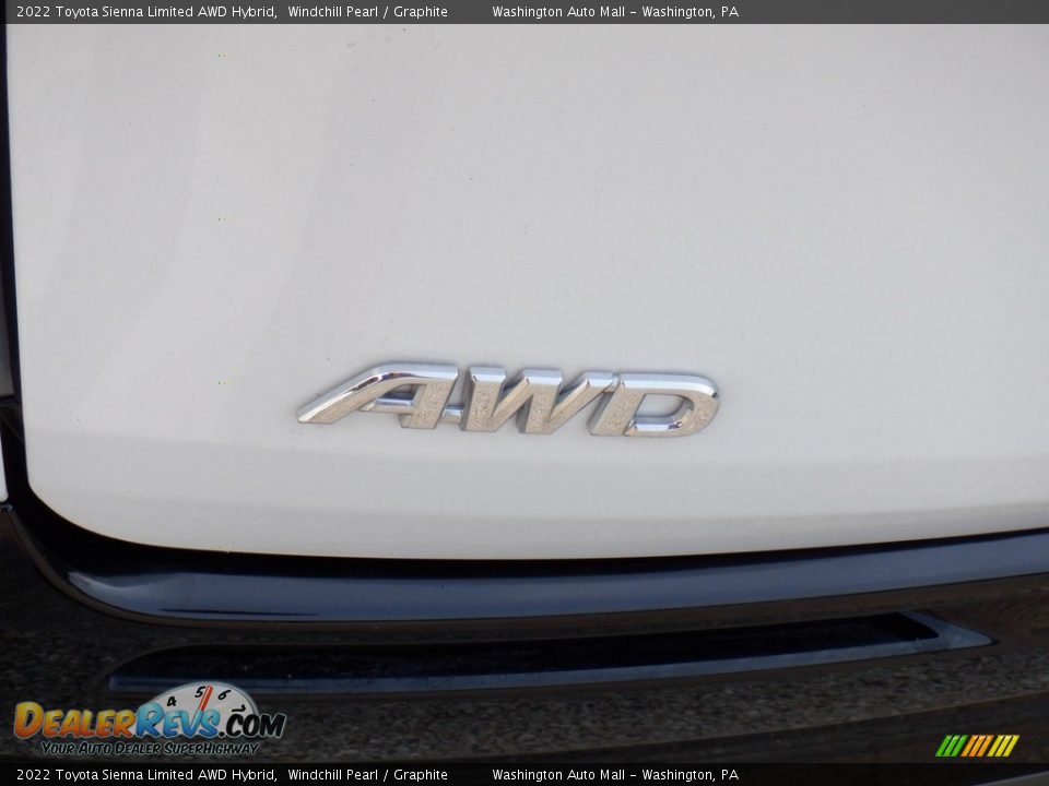 2022 Toyota Sienna Limited AWD Hybrid Windchill Pearl / Graphite Photo #19