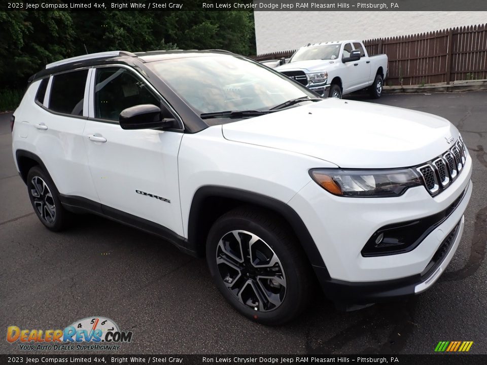 Front 3/4 View of 2023 Jeep Compass Limited 4x4 Photo #8