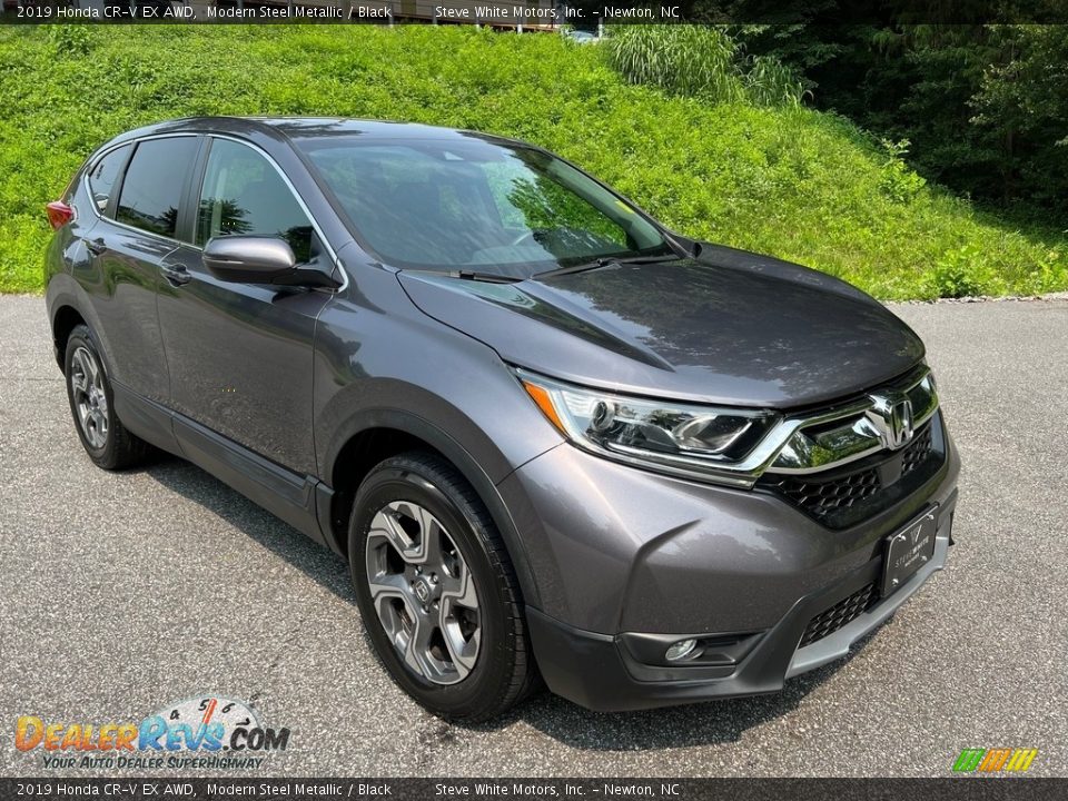 Front 3/4 View of 2019 Honda CR-V EX AWD Photo #4