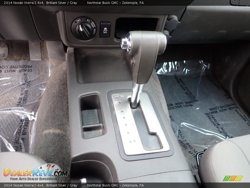 2014 Nissan Xterra S 4x4 Shifter Photo #22
