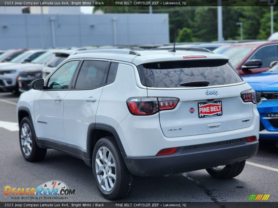 2023 Jeep Compass Latitude Lux 4x4 Bright White / Black Photo #4