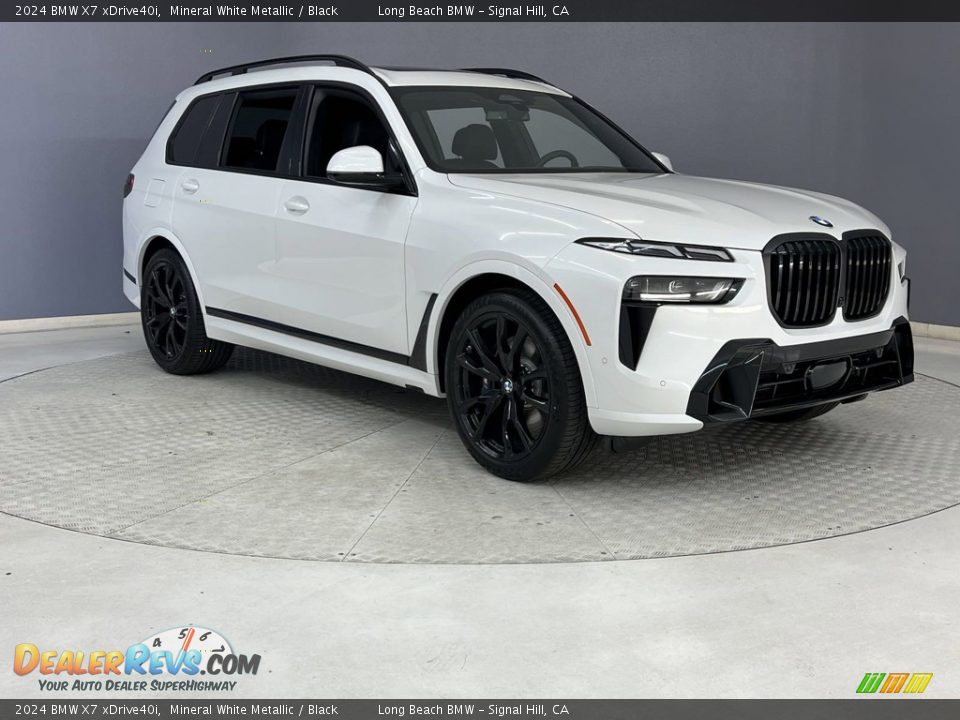 Front 3/4 View of 2024 BMW X7 xDrive40i Photo #2