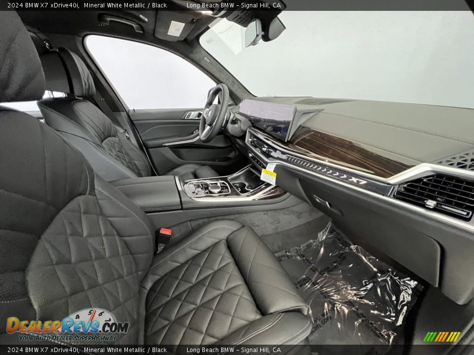 Front Seat of 2024 BMW X7 xDrive40i Photo #11