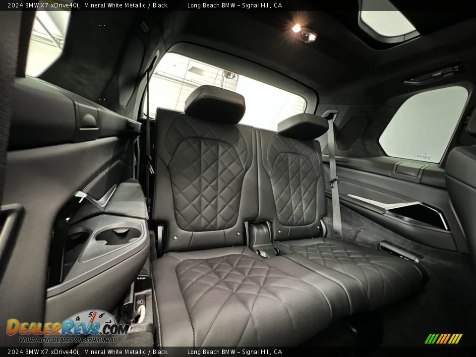 Rear Seat of 2024 BMW X7 xDrive40i Photo #12