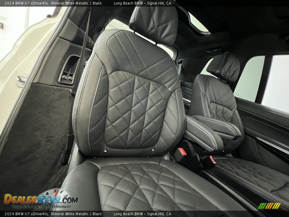 Front Seat of 2024 BMW X7 xDrive40i Photo #13