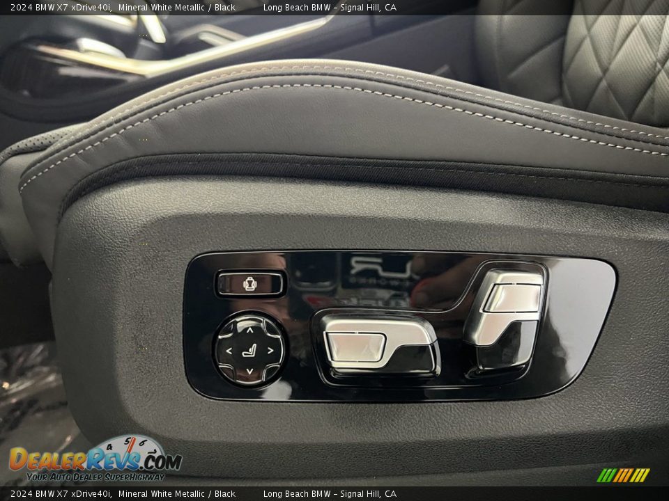 Front Seat of 2024 BMW X7 xDrive40i Photo #17