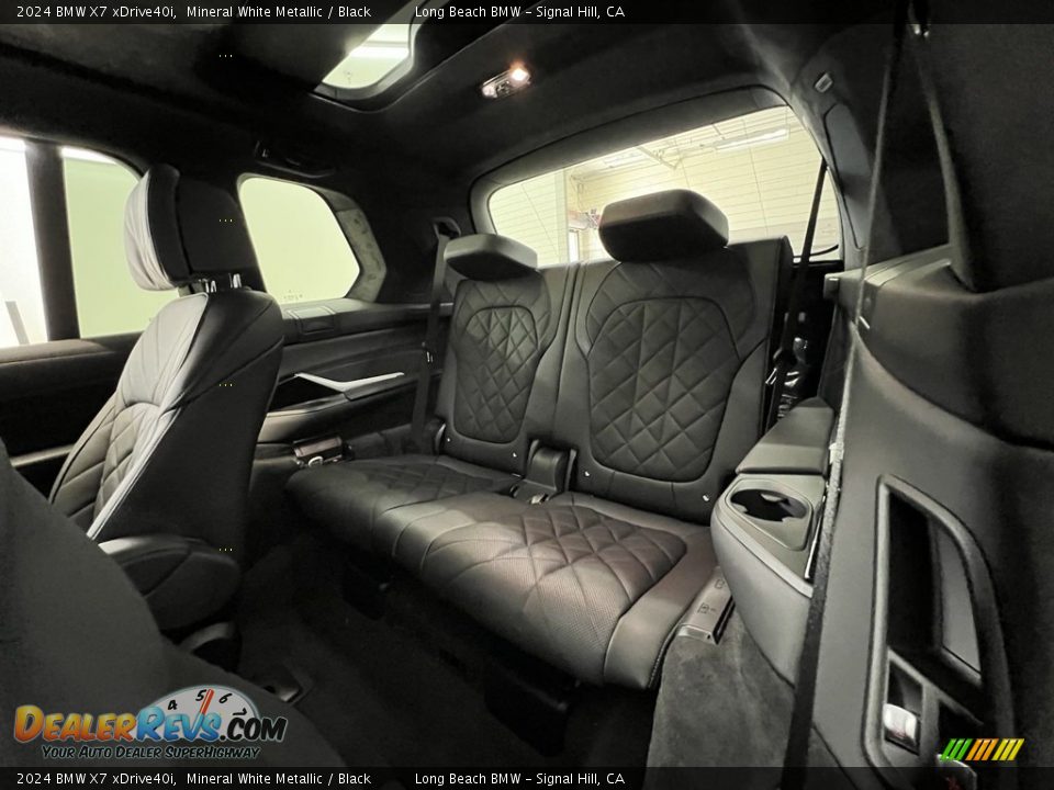 Rear Seat of 2024 BMW X7 xDrive40i Photo #18