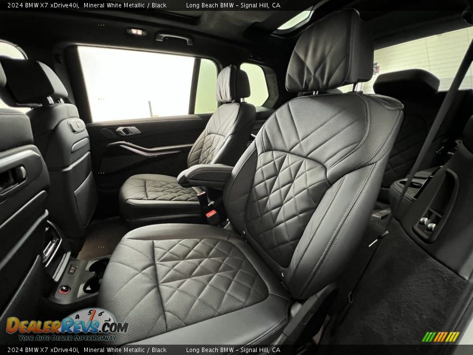 Rear Seat of 2024 BMW X7 xDrive40i Photo #19