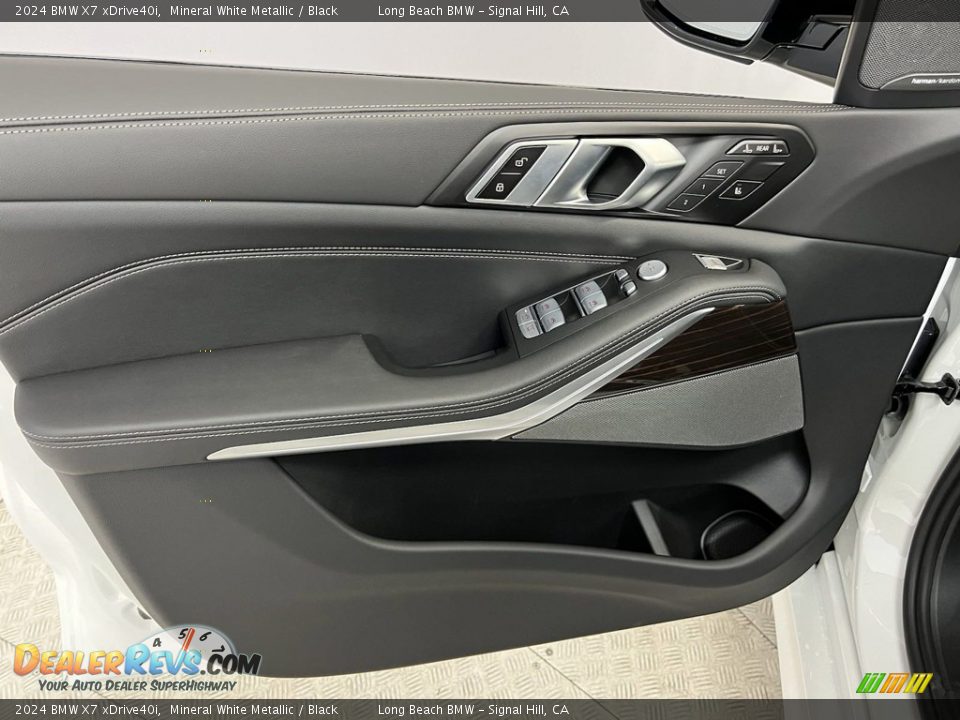 Door Panel of 2024 BMW X7 xDrive40i Photo #22