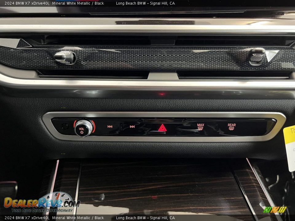 Controls of 2024 BMW X7 xDrive40i Photo #32