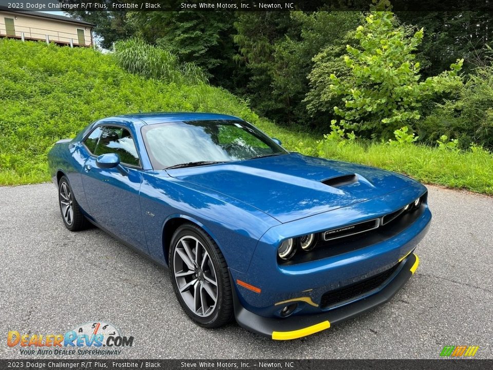 Front 3/4 View of 2023 Dodge Challenger R/T Plus Photo #4