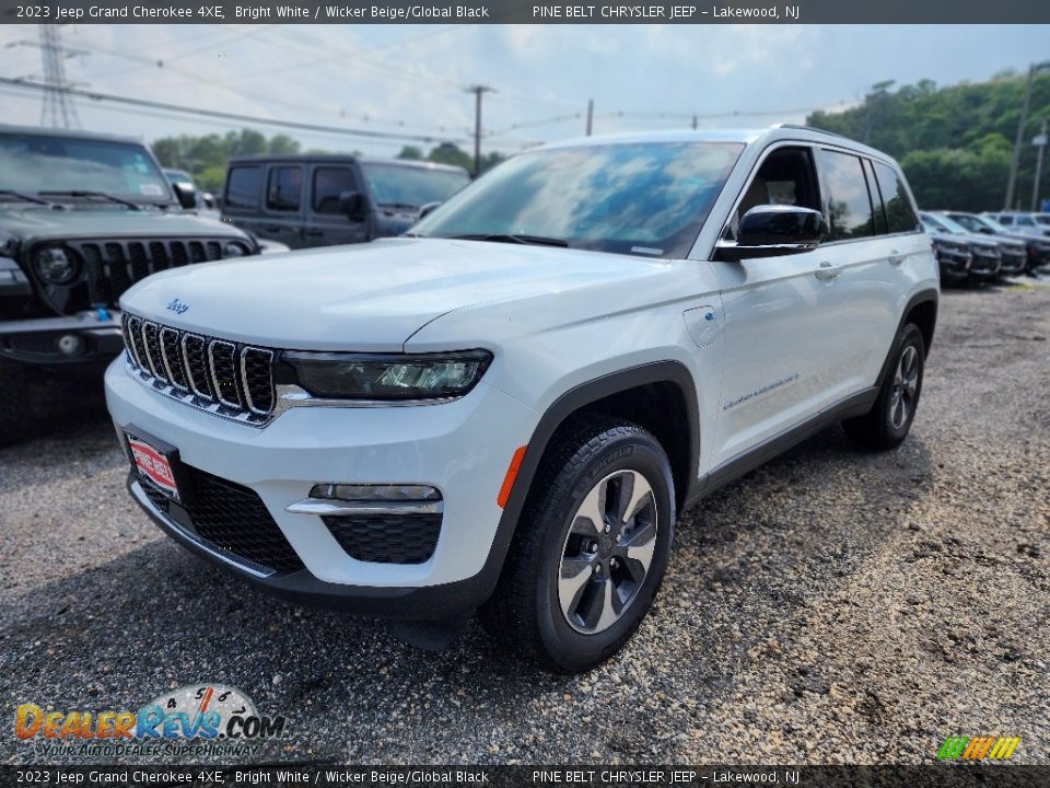 2023 Jeep Grand Cherokee 4XE Bright White / Wicker Beige/Global Black Photo #1