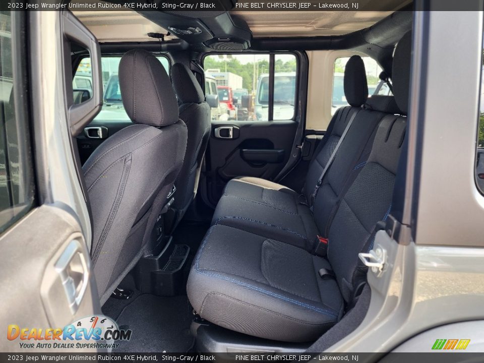 2023 Jeep Wrangler Unlimited Rubicon 4XE Hybrid Sting-Gray / Black Photo #7