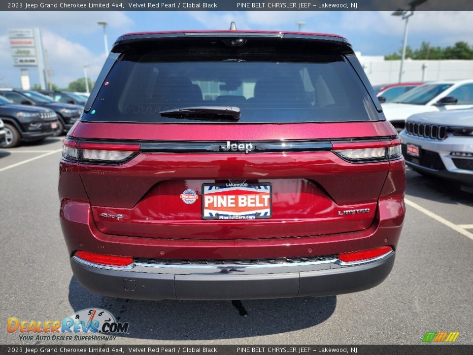 2023 Jeep Grand Cherokee Limited 4x4 Velvet Red Pearl / Global Black Photo #6