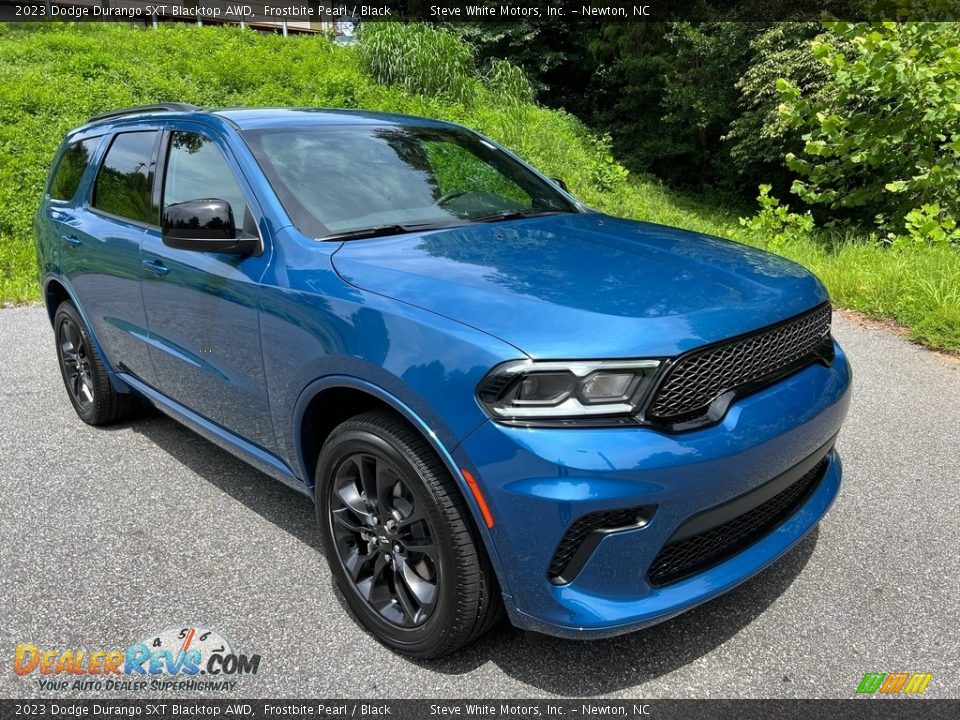 Front 3/4 View of 2023 Dodge Durango SXT Blacktop AWD Photo #4