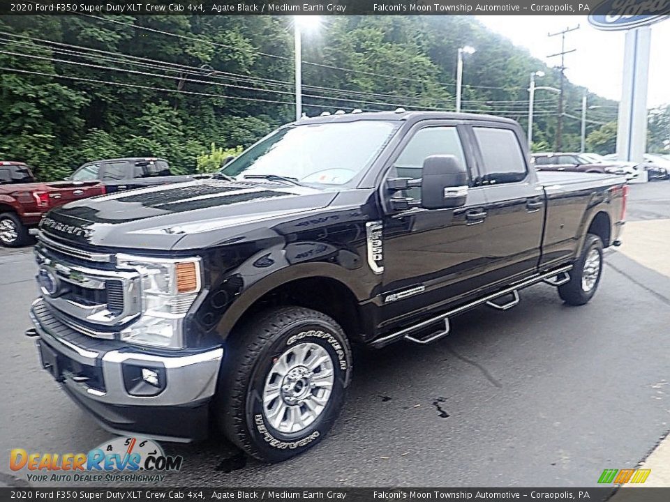 Front 3/4 View of 2020 Ford F350 Super Duty XLT Crew Cab 4x4 Photo #7