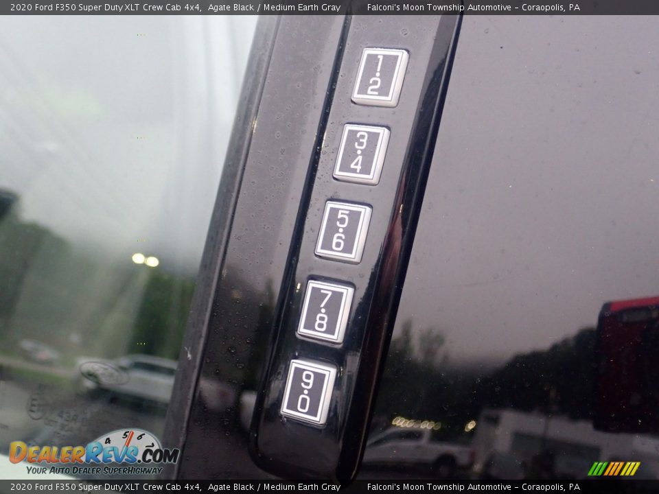 2020 Ford F350 Super Duty XLT Crew Cab 4x4 Agate Black / Medium Earth Gray Photo #26