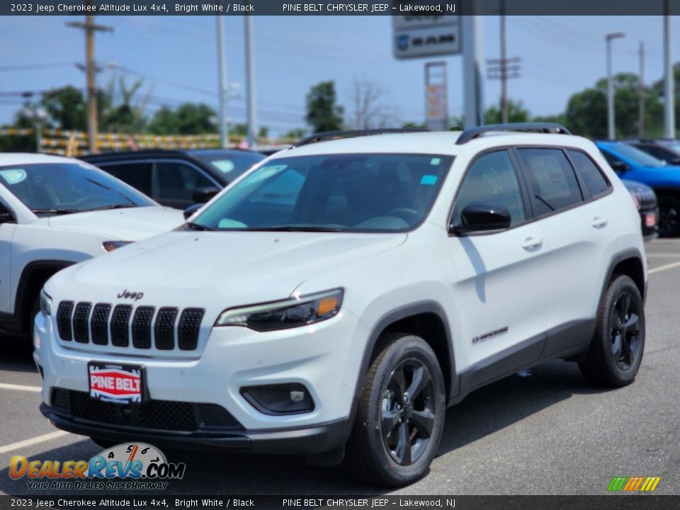 2023 Jeep Cherokee Altitude Lux 4x4 Bright White / Black Photo #1