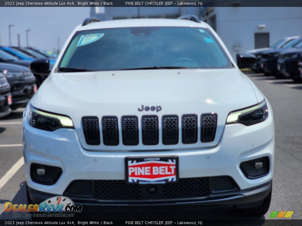 2023 Jeep Cherokee Altitude Lux 4x4 Bright White / Black Photo #2